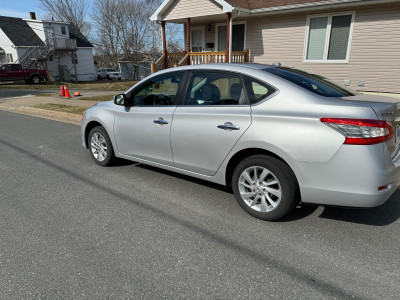 2015 Nissan Sentra 1.8 ltr ( Very low kms)