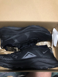 Nike men’s running shoes 