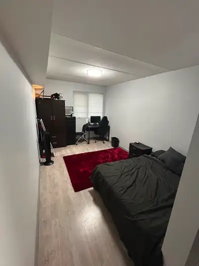 Room with Attached Bathroom for Sublet – May to August! Rent: $850 per month Location: Waterloo (Wal...