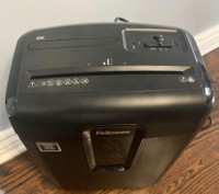 Paper and credit card shredder brand new