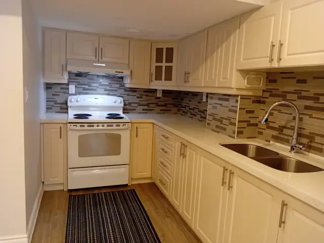 Basement for rent in milton in Room Rentals & Roommates in Oakville / Halton Region - Image 4
