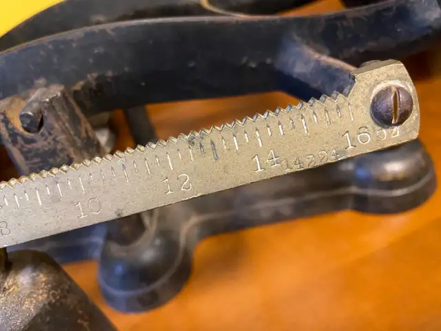 Antique crown cast iron scale in Arts & Collectibles in Oshawa / Durham Region - Image 7