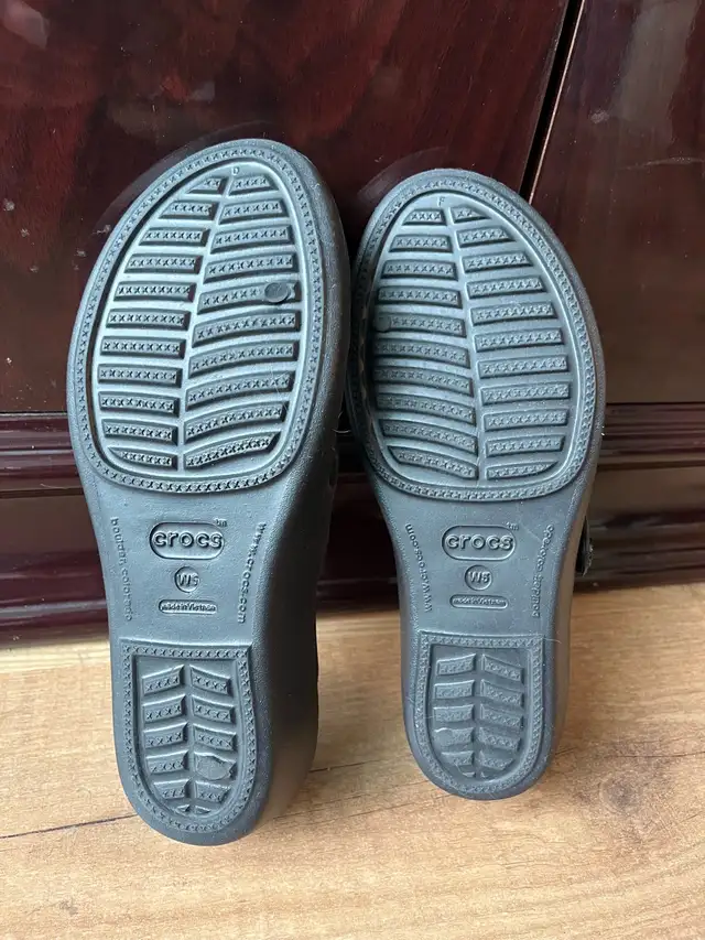 Crocs sandal women size 5 in Women's - Shoes in City of Toronto - Image 6