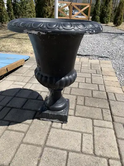 URNE À FLEURS NOiR , View more