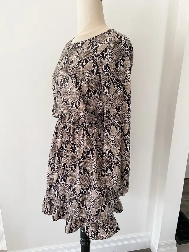 Long Sleeve Dress in Women's - Dresses & Skirts in Kitchener / Waterloo - Image 3