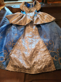 Robes de princesses (3 de vendues il en reste 2