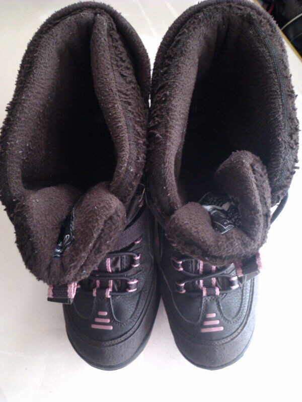 Women`s SuperFit Winter Boots size 7 in Women's - Shoes in City of Toronto - Image 2