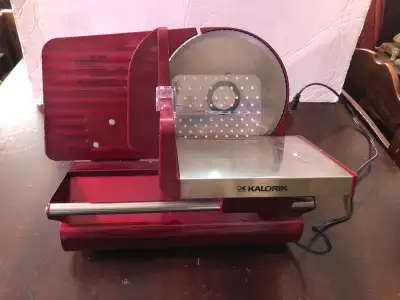 Meat Slicer. Kalorik. Good condition Cuts meat, cheese, bread. Hardly used Retails for $130. $90 Cas...