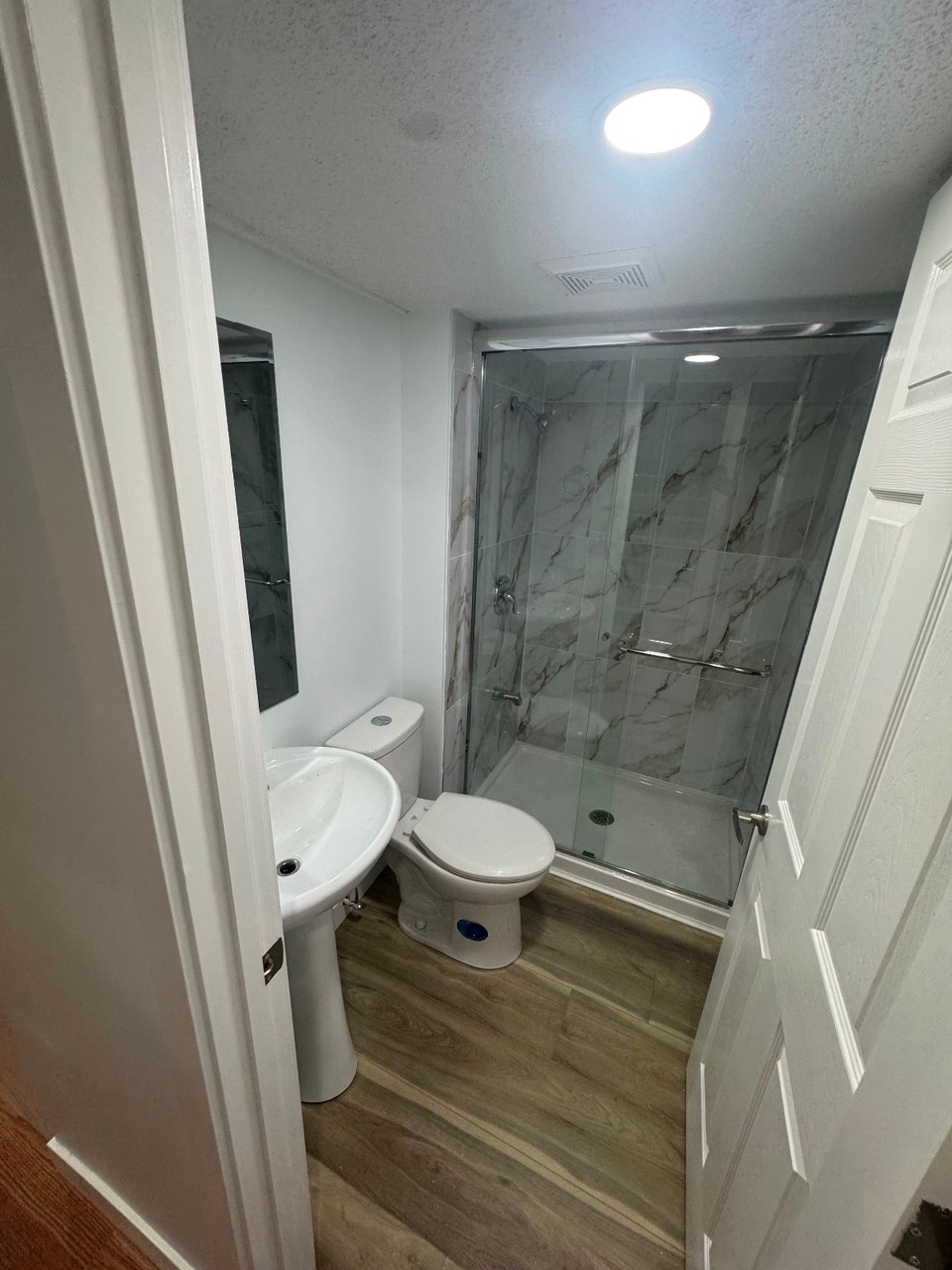 Great Location NEW BASEMENT FOR RENT – TARACOVE AREA…. 3