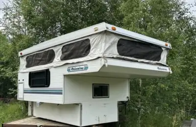 Late 90s Palomino camper top in very nice condition. Light weight can be hauled on a 1/2 ton truck....