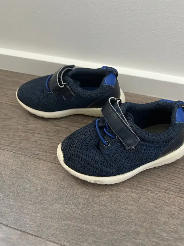 Toddler shoes size 8 in Clothing - 12-18 Months in Ottawa - Image 3