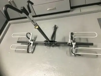 rack a vélo pour 2 en très bonne condition sur 1 .1/4. et 2  ", View more