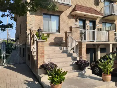 Well maintained 4 1/2 in upper floor of a fourplex Cartierville