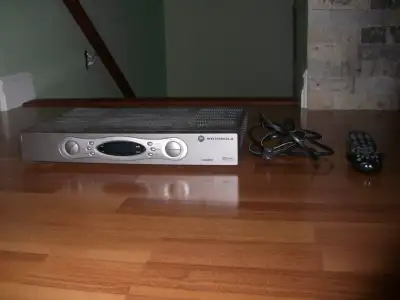 Motorola HD digital box DVR. Comes with power cable and Shaw universal remote control. In excellent...