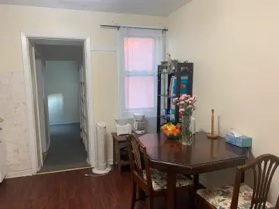 One room is available in a three bedroom apartment. Located on Bank and Sunnyside, in the Old Ottawa...