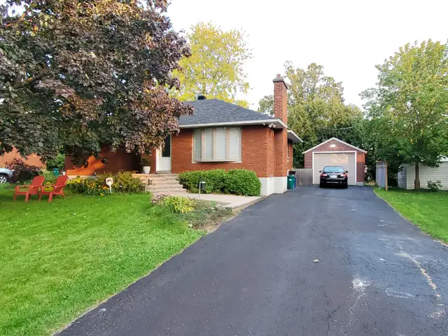 3 bedrooms and 2 bathrooms apartment for rent near baseline