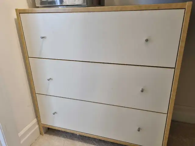 twin bed and mattress  - almost new one in Beds & Mattresses in Oshawa / Durham Region - Image 3