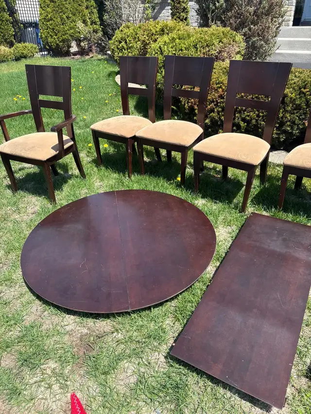 dinning set in Dining Tables & Sets in Laval / North Shore - Image 3