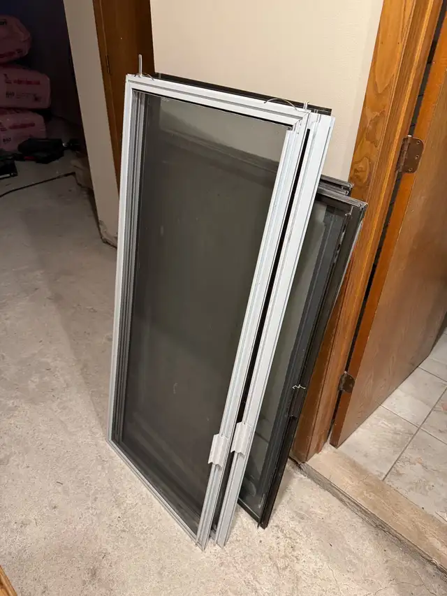 Window 45 3/4 by 52 1/2 in Windows, Doors & Trim in City of Montréal - Image 3