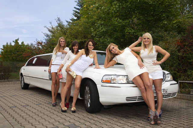 TORONTO LIMO CONCERT BIRTHDAY CLUB GAME STRETCH LIMOUSINES  in Friendship & Networking in Mississauga / Peel Region