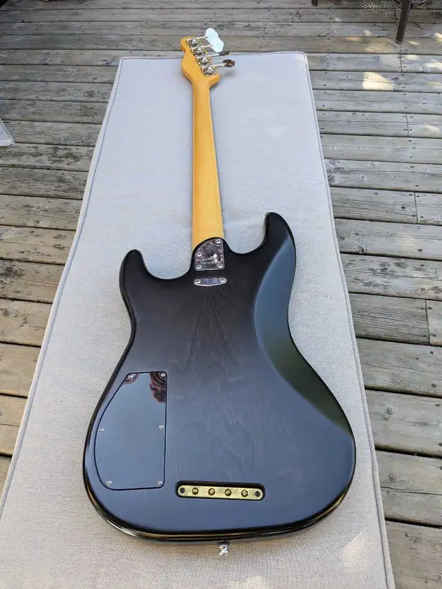 Godin Shifter Classic in Guitars in Guelph - Image 5