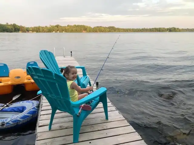 Family Vacation at a Lakeside Cottage in Ontario in Canada - Image 8