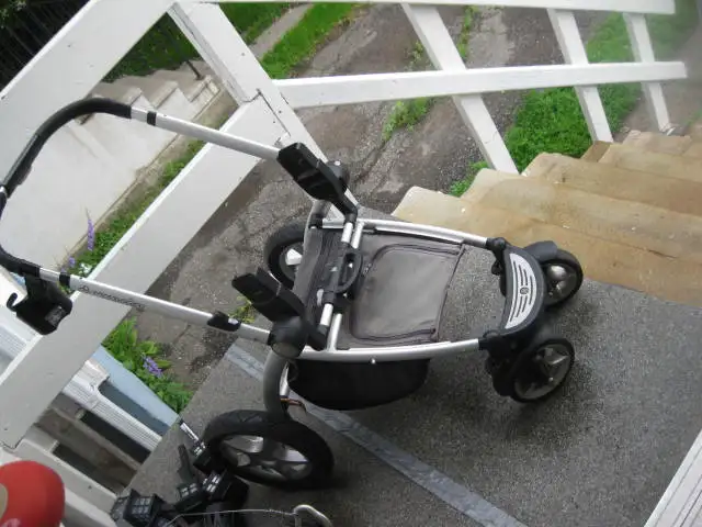 Child Stroller; Maxi Cosi brand with removable lightweight seat in Strollers, Carriers & Car Seats in Thunder Bay - Image 6