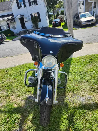 2004 Road King, was originally a 88 cubic inch been built up to 95 cubic inch. 570 S&S cams, S&S gea...