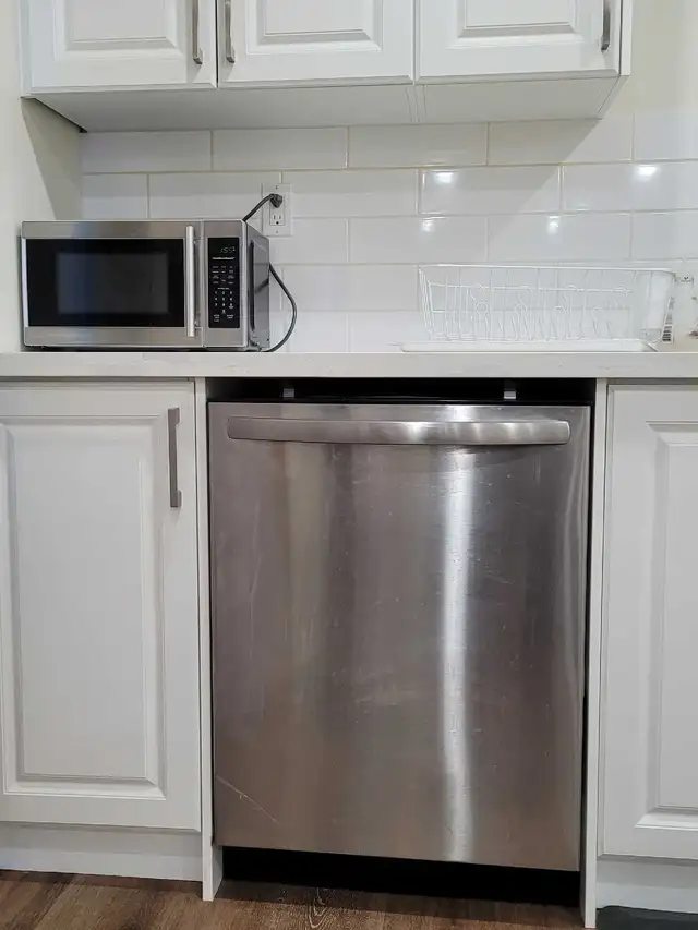 Beautiful Walkout Basement Apartment For Rent In Keswick in Long Term Rentals in Markham / York Region - Image 5