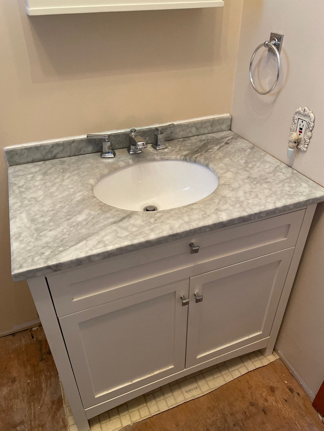 Bathroom vanity with sink and faucet in Bathwares in Gatineau - Image 2