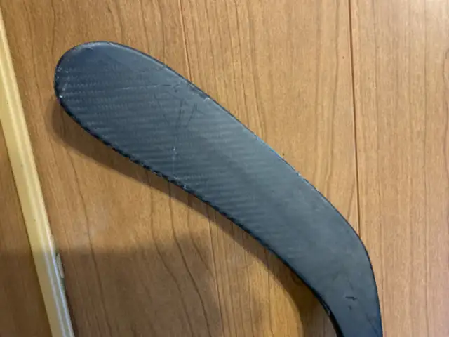 Used Left Hand Senior True XCORE 9 Stick - 95 Flex TC4 Curve in Hockey in Kitchener / Waterloo - Image 9