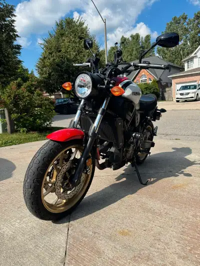 Selling my used 2020 Yamaha XSR700. Everything on the bike is stock except for the following: Radiat...