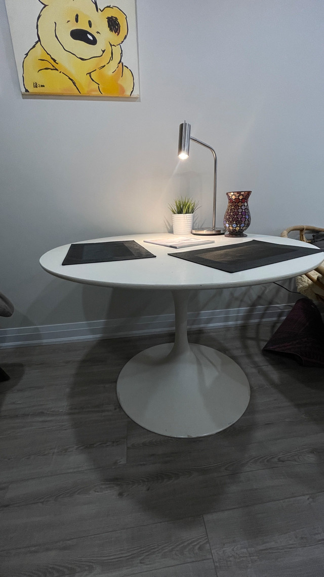 MCM Tulip Dining table dupe! in Dining Tables & Sets in Guelph - Image 3