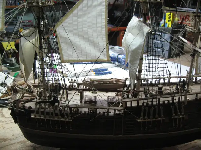 Voilier HMS Endeavour modèle reduit en bois in Hobbies & Crafts in Laval / North Shore - Image 7