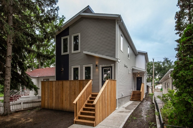 BRAND NEW HOME WITH LARGE 2CAR GARAGE IN HIGHLANDS/MONTROSE Long