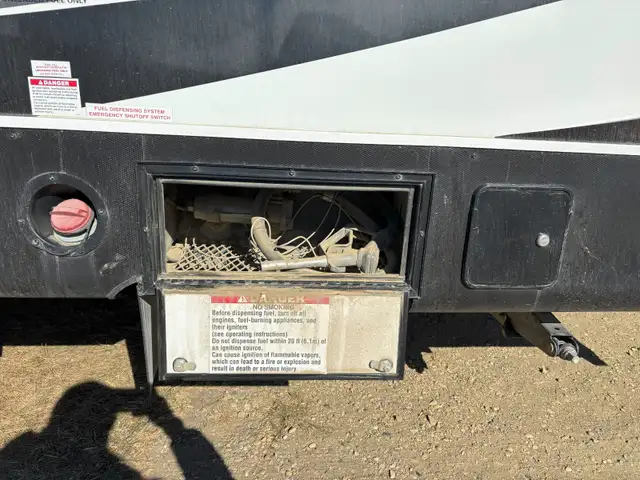 2019 - Jayco Talon 413T Toy Hauler – 3/4 Ton Towable + Drop Hitc in Travel Trailers & Campers in Edmonton - Image 4