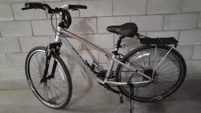 Giant hybrid men's bike, View more
