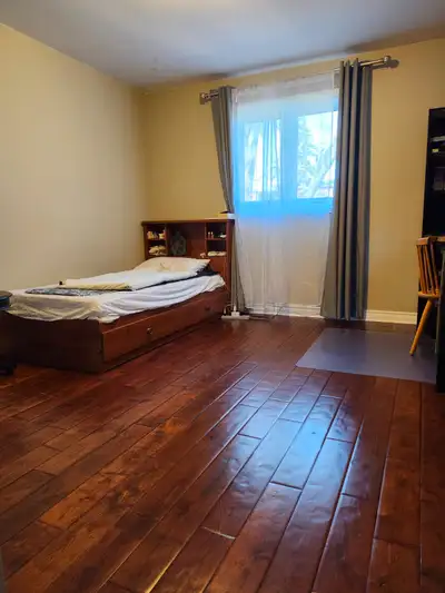 1 BR private bath, 6 min walk to line 1 subway
