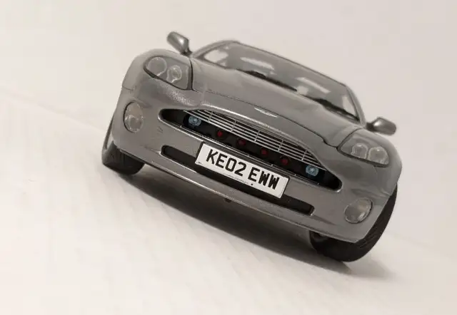 BEANSTALK 1/18 ASTON MARTIN V12 VANQUISH 007 // autoart kyosho in Arts & Collectibles in Oakville / Halton Region - Image 7