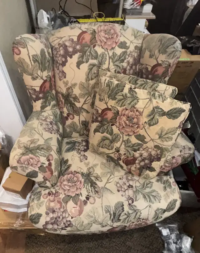Wing Back Chair - custom tapestry in Chairs & Recliners in City of Toronto - Image 11