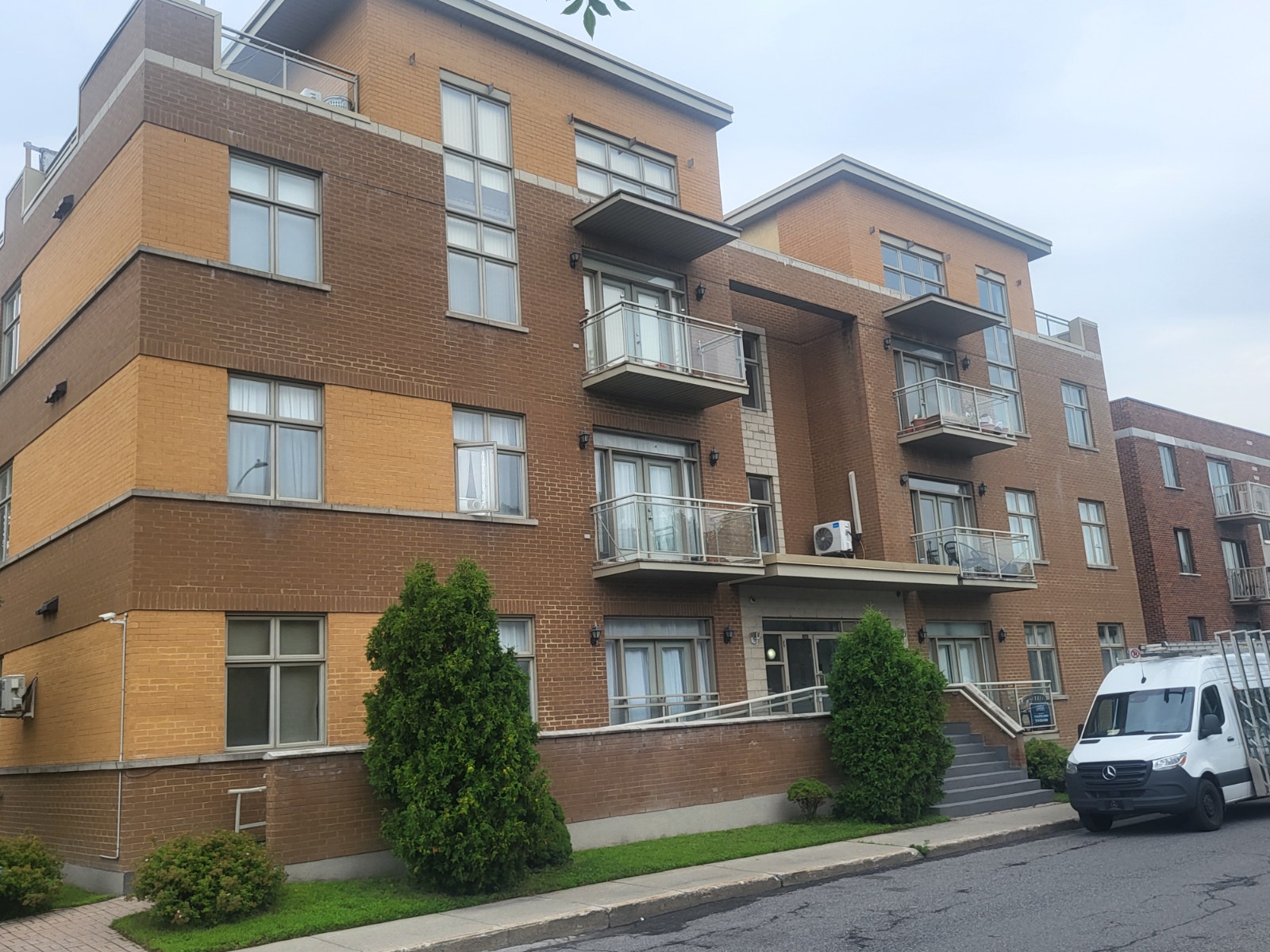 1645 Boulevard Edouard-Laurin — photo 1