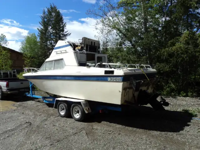 1976 24 Ft Reinell Cabin Crusier in Powerboats & Motorboats in Quesnel - Image 3