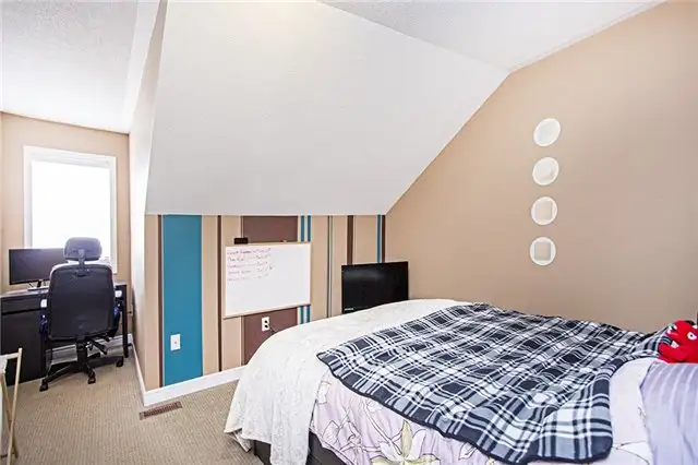 A cozy room for rent is available on the second floor, Oshawa N in Room Rentals & Roommates in Oshawa / Durham Region - Image 5