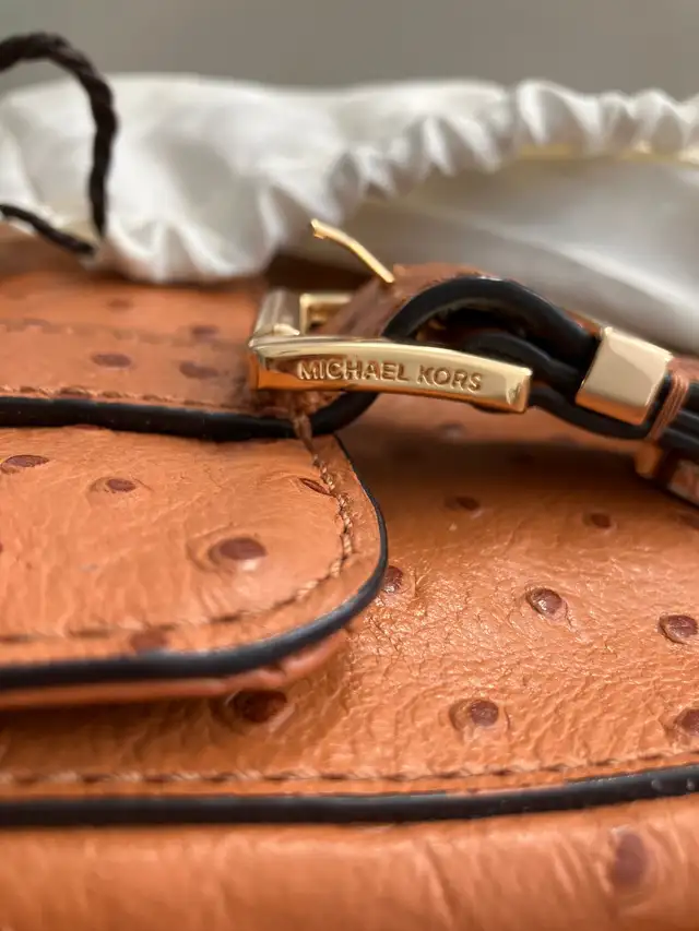 Michael Kors Cross Body Bag in Women's - Bags & Wallets in Calgary - Image 8