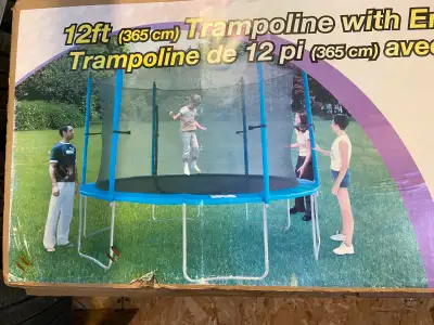 Trampoline 12pi Jumptek (Canadian Tire) -Tapis en excellente condition (toujours hivernisé à l'intér...