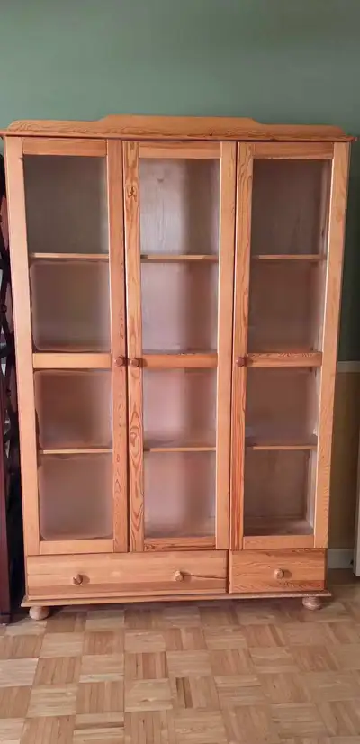 Grande bibliothèque en bois, vitrée, View more
