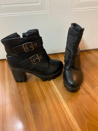 Odetina Woman Boots size 38