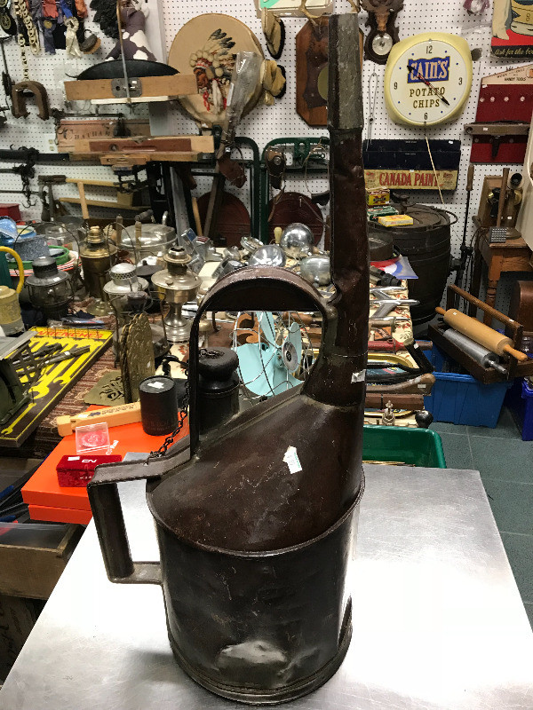 LARGE ANTIQUE RAILWAY OIL CAN - STUNNING - in Arts & Collectibles in Mississauga / Peel Region - Image 3