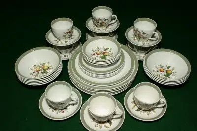 Vintage set from the1960s, there are 36 pieces: 5 dinner plates10", 5 soup bowls, 5 side plates, 4 p...