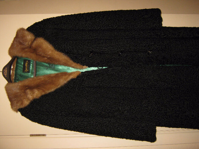 Manteau long Mouton de Perse dans Femmes - Hauts et vêtements d'extérieur  à Lévis - Image 2